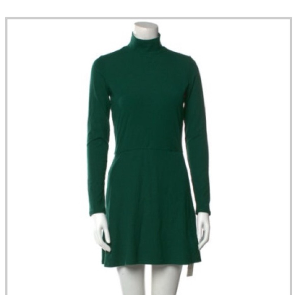 Reformation forest green dress, runs  small, this fits like a medium.